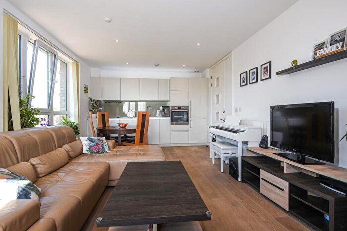 2 Bedroom Flat To Rent In Tudway Road London, SE3
