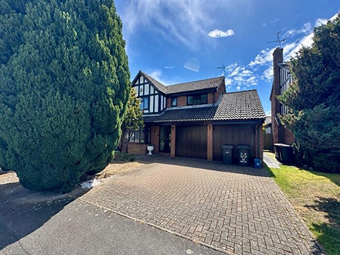 4 Bedroom Detached House For Sale In Emmer Green, Luton, LU2