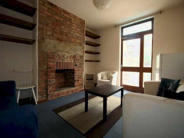 4 Bedroom House To Rent In Victoria Road, Leeds, LS6