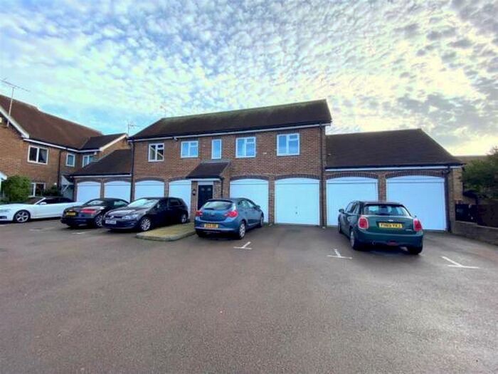 1 Bedroom Apartment To Rent In Kennedy Close, London Colney, St Albans, AL2