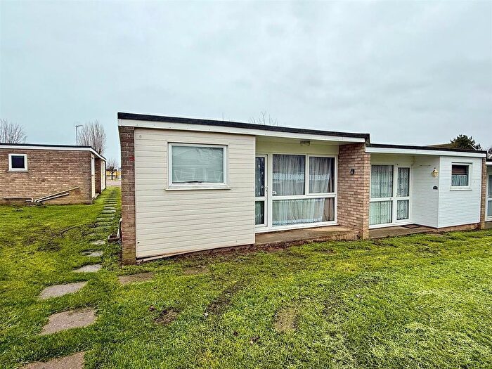 2 Bedroom Chalet For Sale In Newport Road, Hemsby, NR29