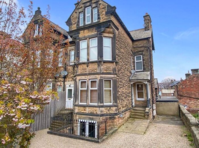 1 Bedroom Apartment For Sale In West Cliffe Grove, Harrogate, HG2