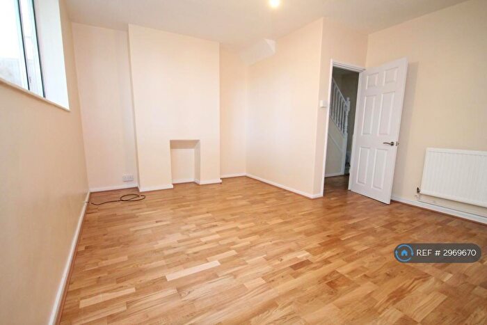 2 Bedroom Maisonette To Rent In Lee Church St, London, SE13