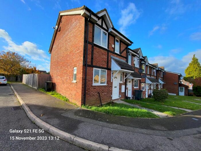 3 Bedroom End Of Terrace House To Rent In Swan Mead, Luton, LU4
