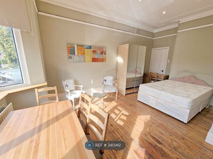 Studio To Rent In Hale Lane, Mill Hill, NW7