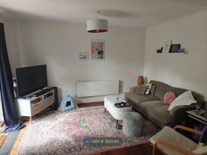 2 Bedroom Flat To Rent In Lanercost Road, London, SW2