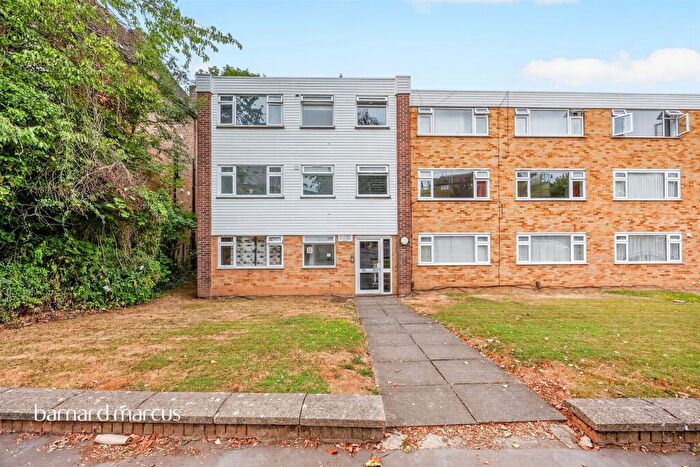 2 Bedroom Flat For Sale In Birdhurst Road, South Croydon, CR2