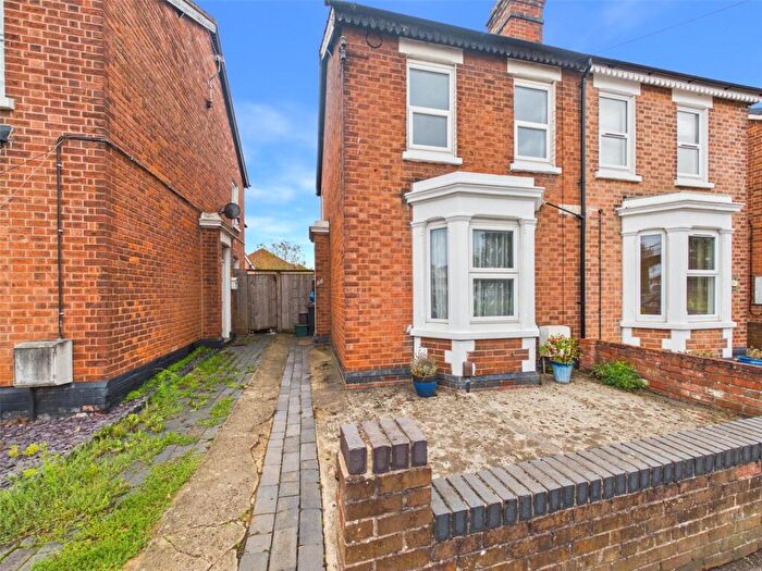 3 Bedroom Semi Detached House For Sale In Eastern Avenue, Gloucester, Gloucestershire, GL4