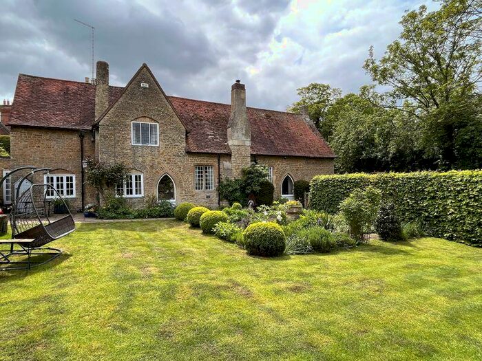 4 Bedroom Detached House For Sale In Hyde Road, Denchworth, OX12