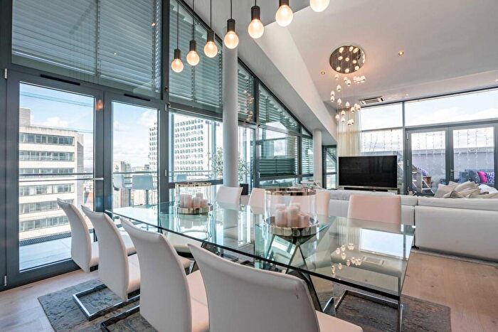 3 Bedroom Apartment To Rent In Deansgate, Manchester, M3