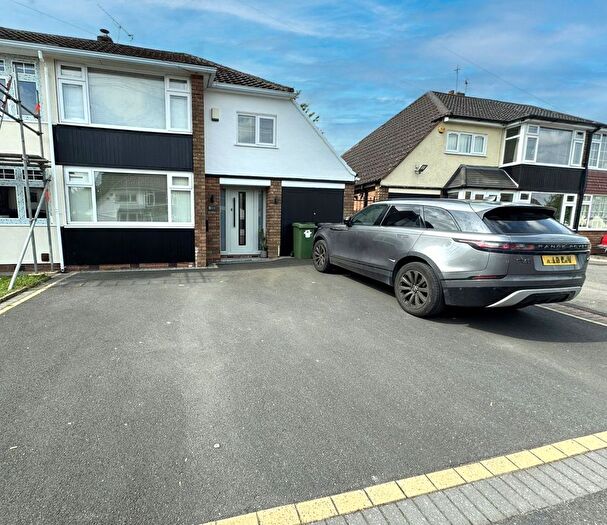 3 Bedroom Semi Detached House For Sale In Lea View, Willenhall, WV12