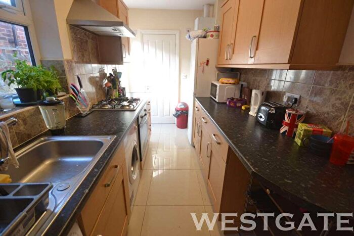 2 Bedroom Terraced House To Rent In Foxhill Road, Reading, RG1