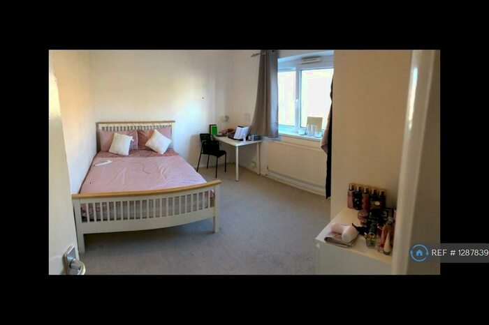 3 Bedroom Flat To Rent In Buffett Way, Colchester, CO4