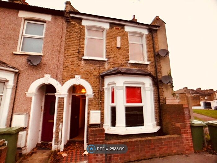 2 Bedroom Flat To Rent In Canning Town, London, E16