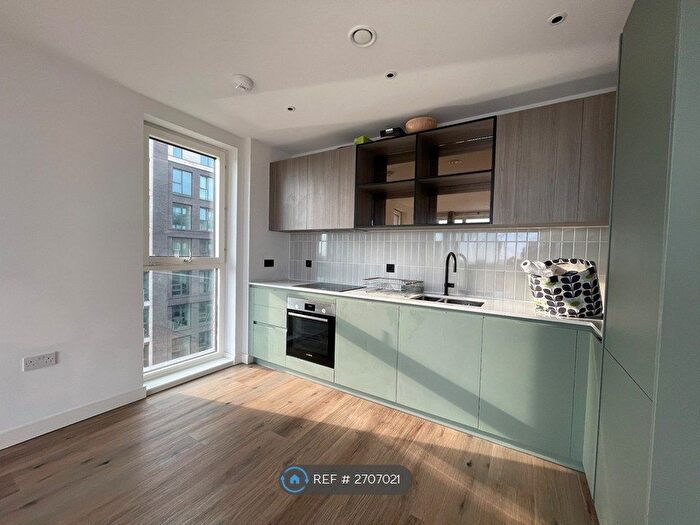 2 Bedroom Flat To Rent In Iris House, Southall, UB1