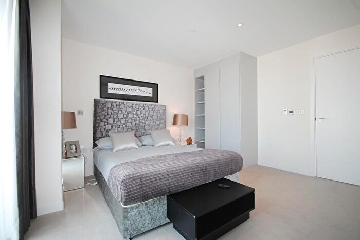 2 Bedroom Apartment To Rent In Bezier Apartments, City Road, Old Street, London, EC1Y