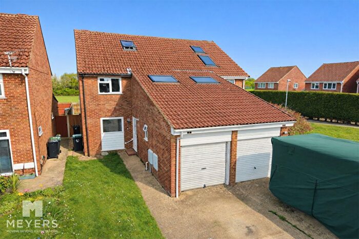 4 Bedroom Semi Detached House For Sale In Catalina Close, Christchurch, BH23