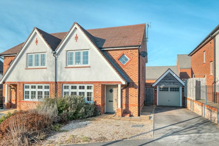 3 Bedroom Semi-Detached House For Sale In Glebe Road, Alcester, B49