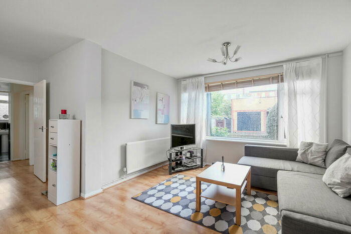 2 Bedroom Apartment To Rent In Briar Court, Forest Road, E11