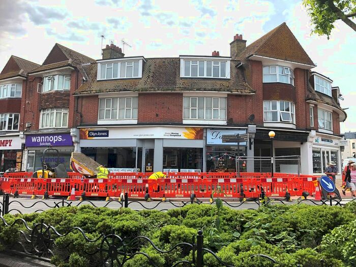 3 Bedroom Flat To Rent In Surrey Street, Littlehampton, BN17