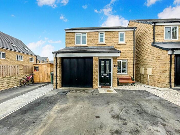 3 Bedroom Detached House For Sale In Weaving Mews, Skelmanthorpe, Huddersfield, HD8
