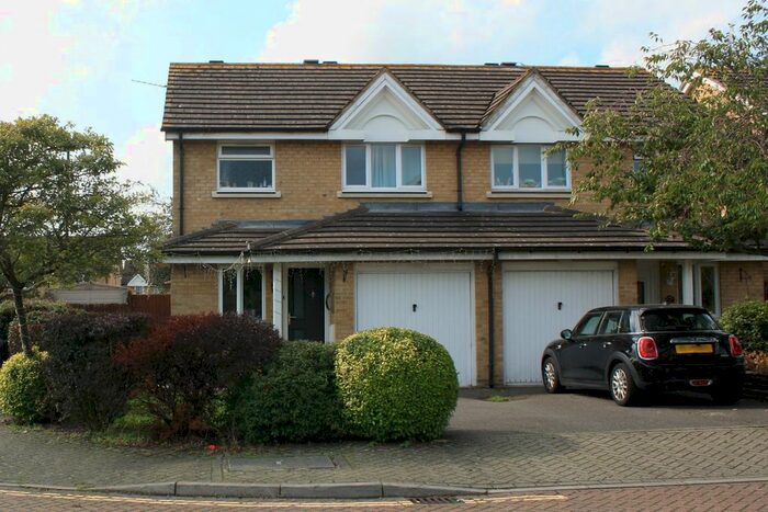 3 Bedroom End Of Terrace House To Rent In Westminster Close, Feltham, TW14