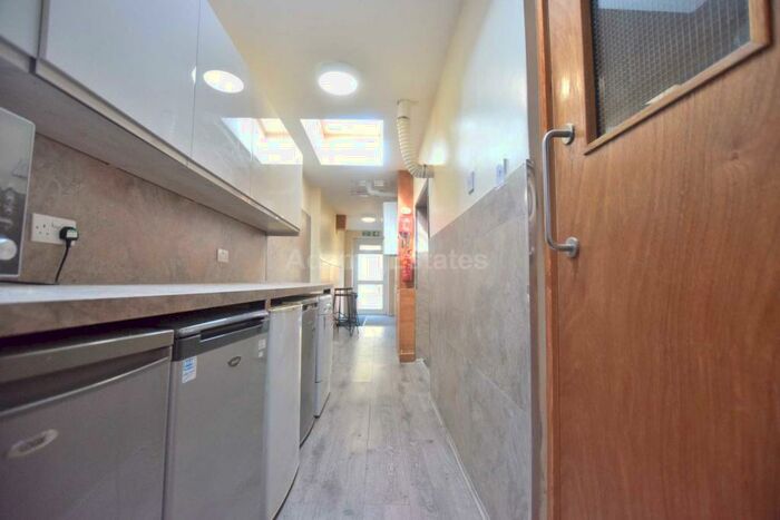 5 Bedroom Terraced House To Rent In Donnington Gardens, University Area, RG1