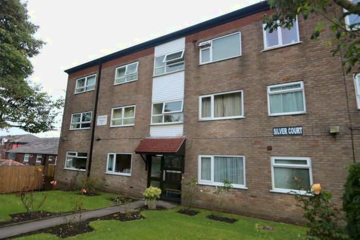 2 Bedroom Flat To Rent In Devon Avenue, Whitefield, Manchester, M45
