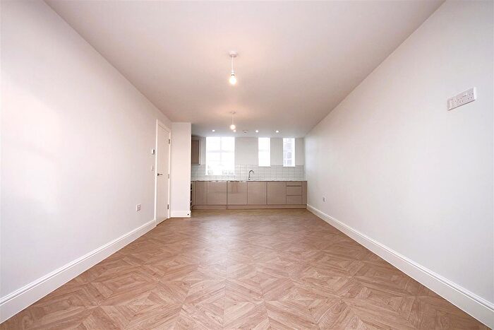 1 Bedroom Flat To Rent In Church Street, Leatherhead, KT22