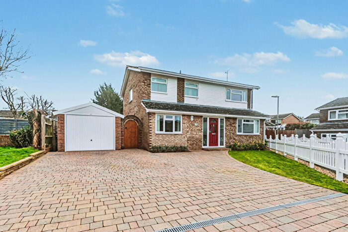 4 Bedroom Detached House For Sale In Hollyhock Close, Basingstoke, RG22