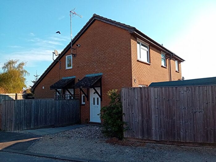 1 Bedroom Semi-Detached House To Rent In Glenmore Road, Carterton, Oxfordshire, OX18