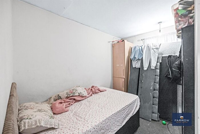 3 Bedroom Terraced House For Sale In Rutland Street, Grimsby, DN32
