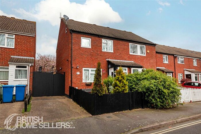 2 Bedroom Semi Detached House For Sale In Globe Pond Road, London, SE16