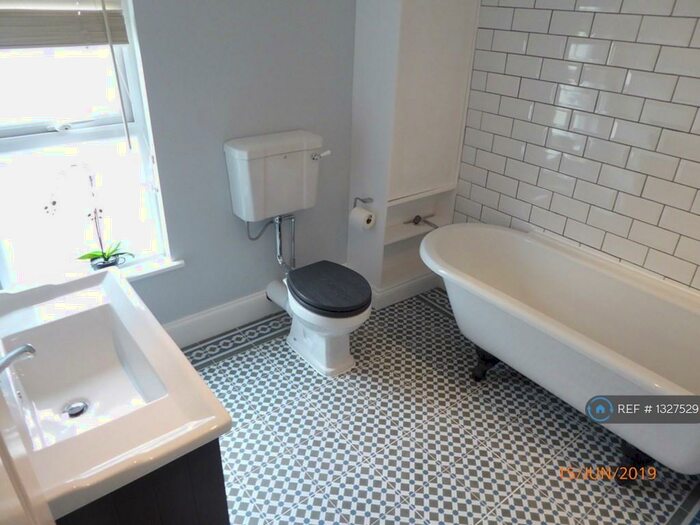 2 Bedroom Flat To Rent In Comerford Road, London, SE4