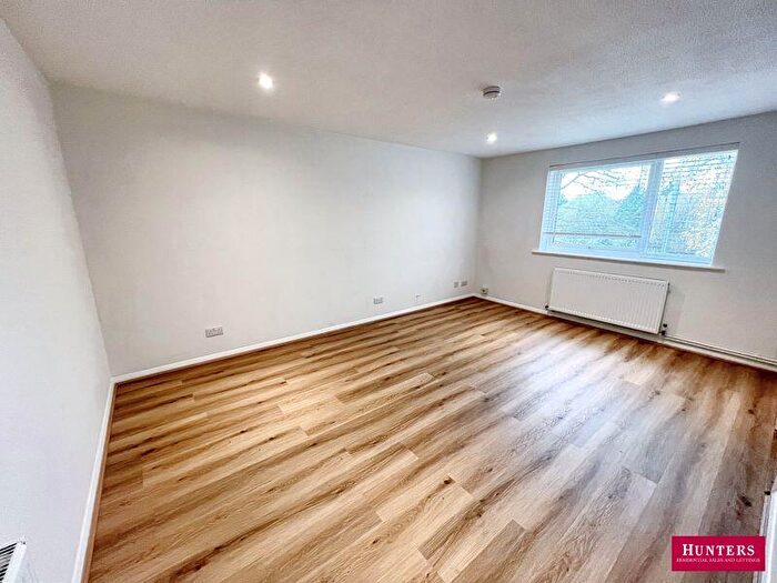 2 Bedroom Flat To Rent In Shurland Avenue, Barnet, EN4