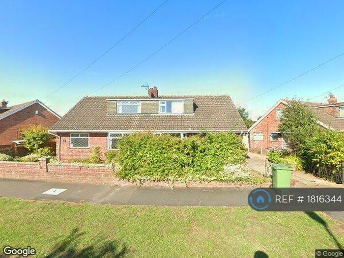 3 Bedroom Semi-Detached House To Rent In Pretymen Crescent, New Waltham, DN36