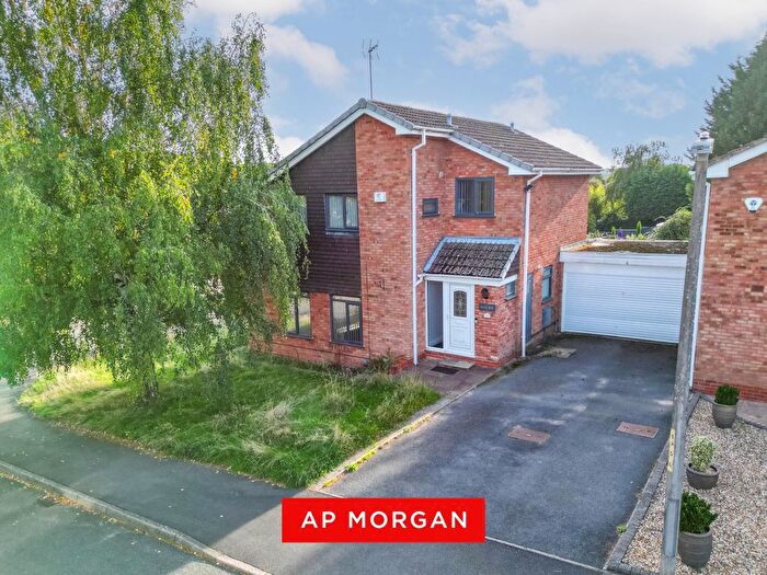 4 Bedroom Link Detached House For Sale In Lechlade Close, Church Hill North, Redditch, B98