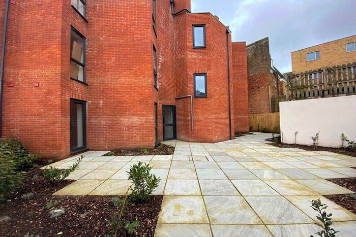 2 Bedroom Apartment For Sale In Unit, Padwell Place, Asylum Road, Southampton, Hampshire, SO15