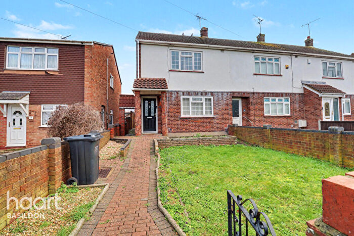 3 Bedroom End Of Terrace House For Sale In Rectory Road, Basildon, SS13