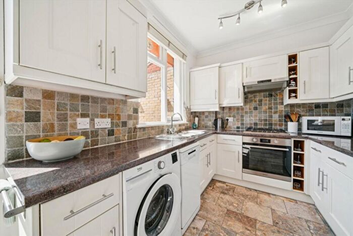 3 Bedroom Terraced House For Sale In Framfield Road, Tooting, CR4