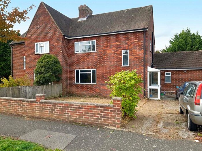 3 Bedroom Semi Detached House For Sale In Clyde Avenue, South Croydon, CR2