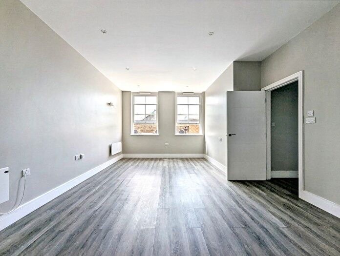 2 Bedroom Flat To Rent In High Street, Gravesend, DA11