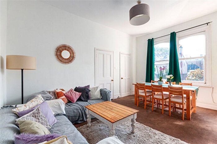 4 Bedroom Flat To Rent In Foulser Road, Tooting Bec, London, SW17