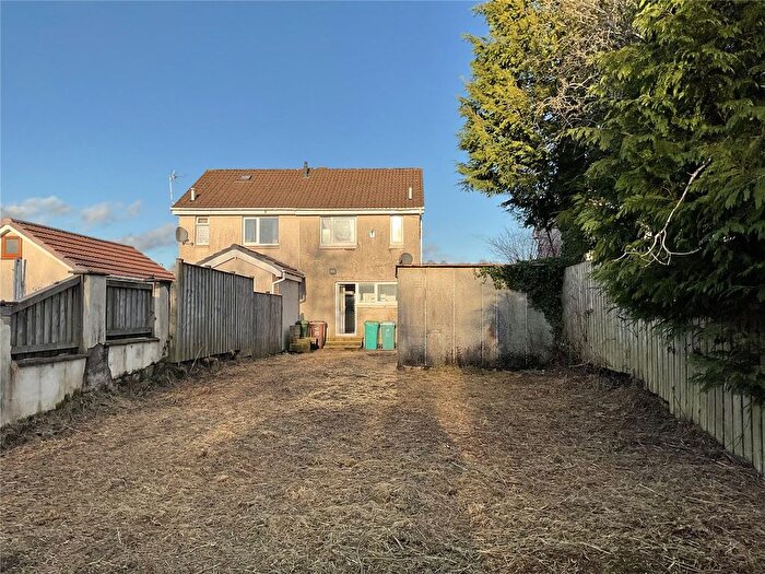 2 Bedroom Semi-Detached House For Sale In Barbeth Place, Cumbernauld, Glasgow, North Lanarkshire, G67