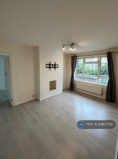 1 Bedroom Flat To Rent In Grosvenor Court, Morden, SM4