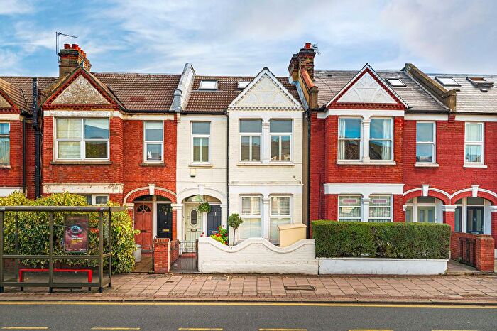 4 Bedroom Flat For Sale In Merton Road, London, SW18