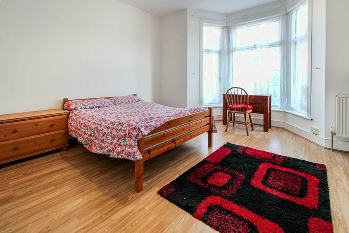 1 Bedroom Flat To Rent In Wanstead Park Road, Cranbrook, Ilford, IG1