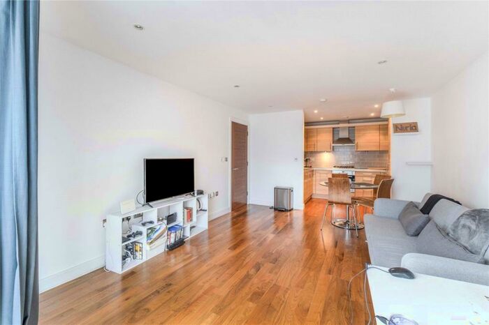 1 Bedroom Apartment To Rent In Goswell Road, London, EC1M