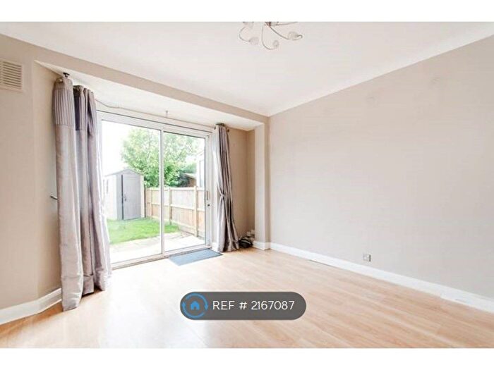 2 Bedroom Maisonette To Rent In Berkeley Close, Ruislip, HA4