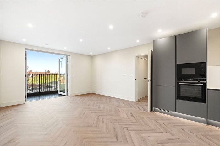 2 Bedroom Flat To Rent In Bicknell Way, SW17